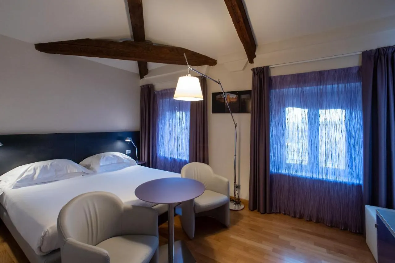 Hotel Annunziata Феррара 4*,