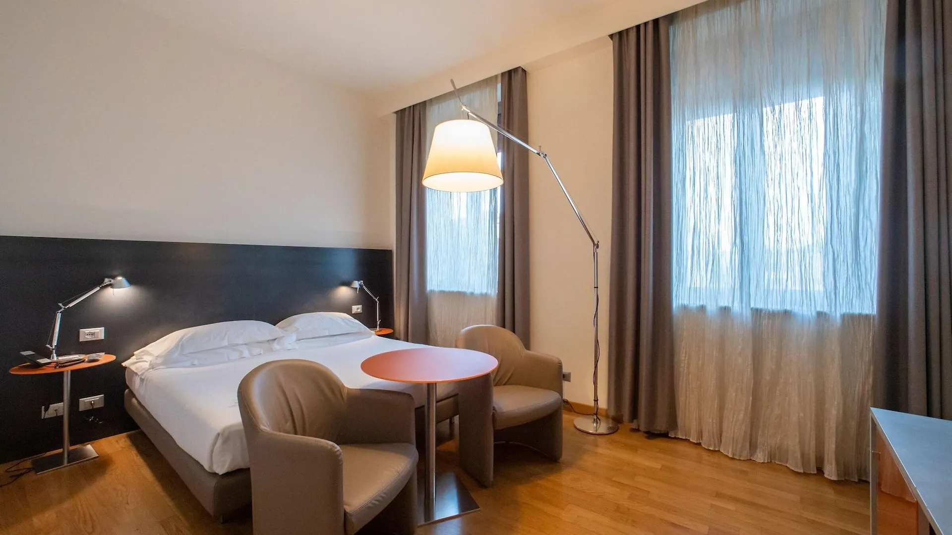 Hotel Annunziata Феррара 4*,
